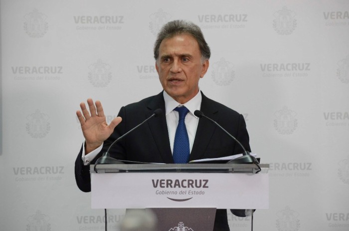 Yunes entrega al PAN, programa social de SEDESOL