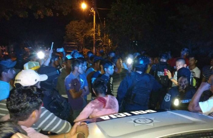Presunta mujer asaltante, a punto de ser linchada en Amatlán