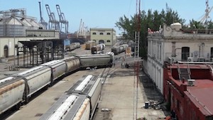 Se descarrilan dos vagones en el recinto portuario