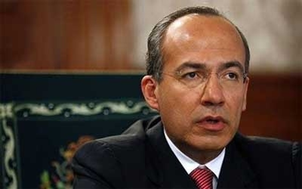 Hay campaña para acabar con quien haga el menor contrapeso al poder absoluto: Calderón