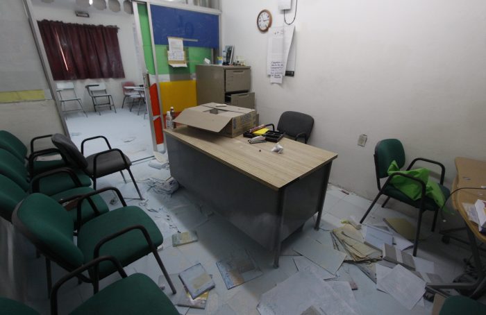 Roban equipos de cómputos y otros aparatos de primaria en Veracruz puerto