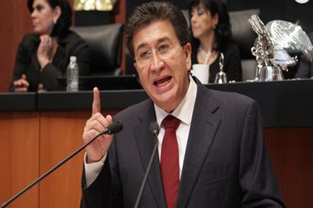 Se confronta Héctor Yunes Landa con panistas; los acusa de defender al gobernador