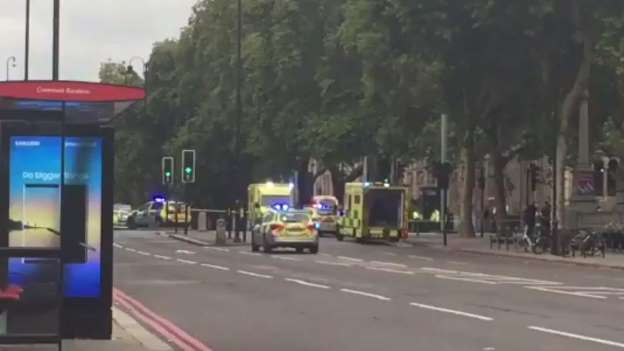 Un coche se abalanza sobre los peatones en Londres y causa varios heridos