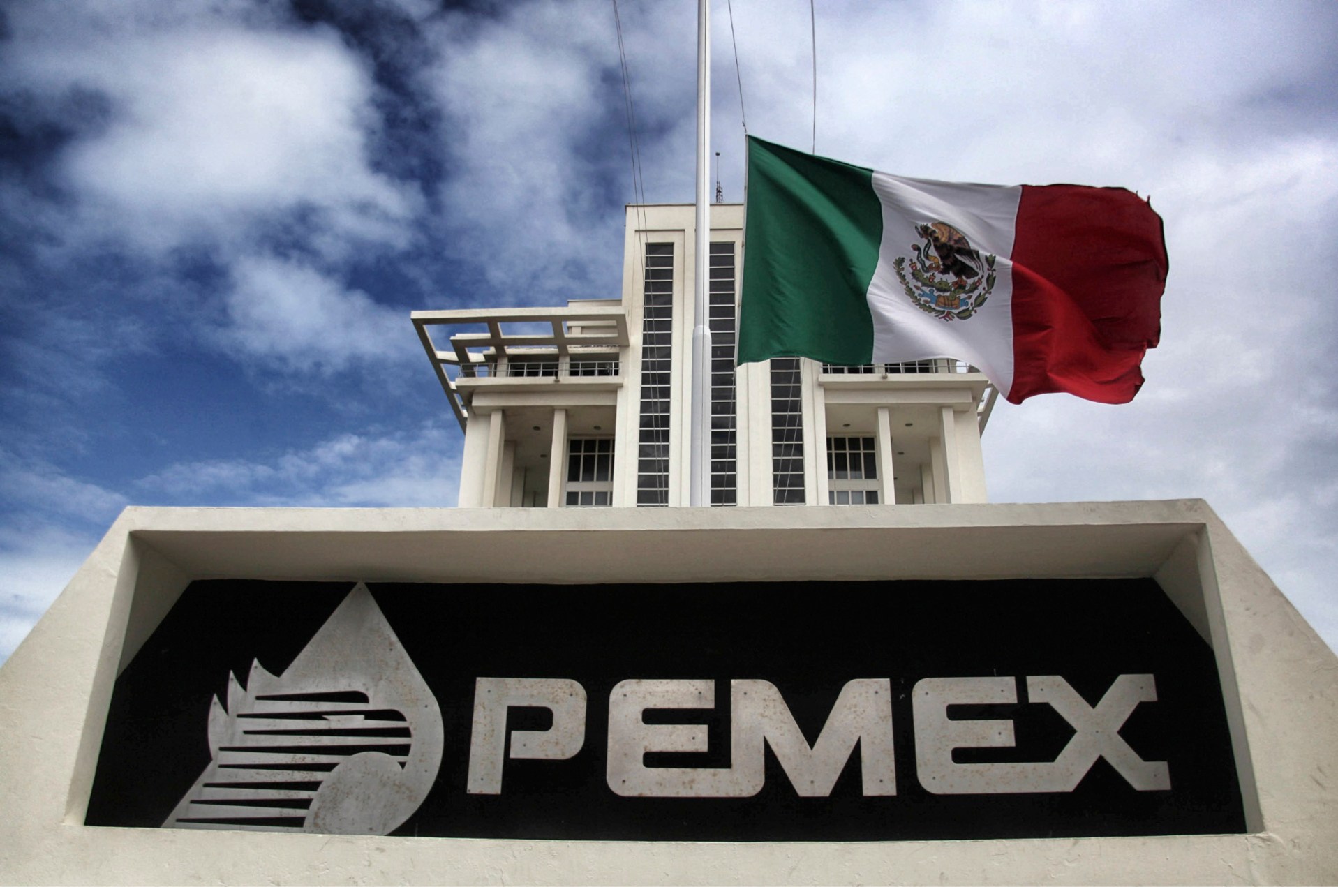 Tope salarial no aplica para Pemex, asegura