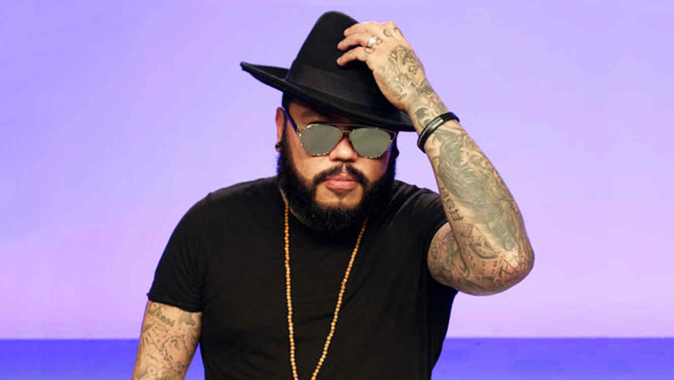Arrestan al músico A.B. Quintanilla por falta de pago de manutención