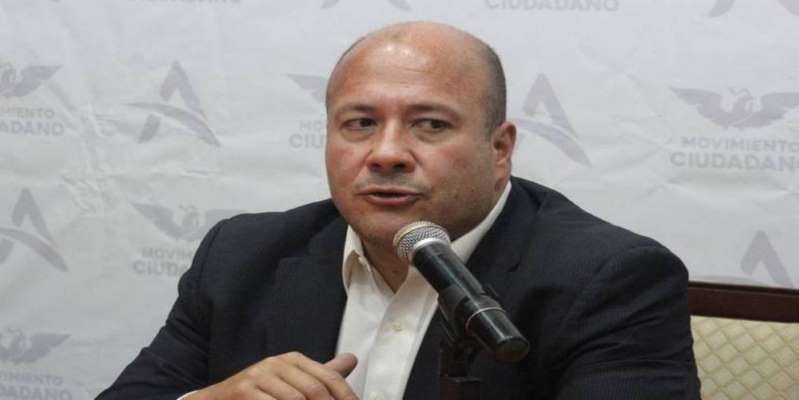 Filtran foto de Alfaro en zona VIP de la NBA; las críticas no lo perdonan