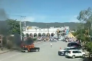 Queman vivos a presuntos secuestradores en Puebla