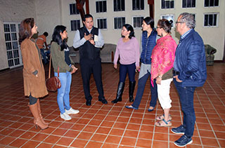 Reciben DIF Xalapa y Aldea Meced visita de autoridades de Unicef
