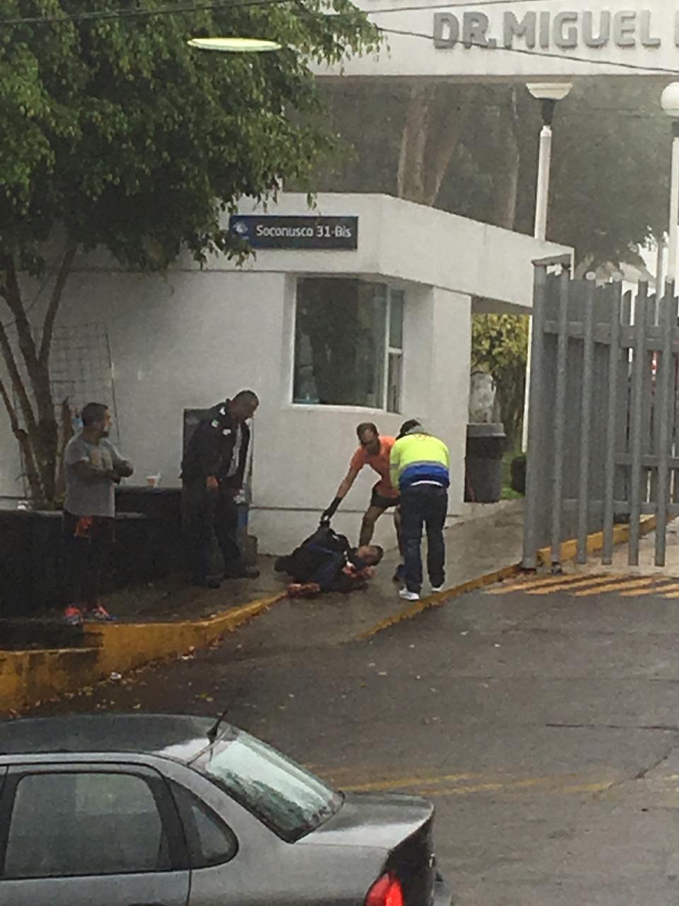 Balean a entrenador de Muay thai afuera del CECAN en la colonia Progreso, en Xalapa