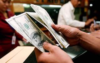 Dólar se vende en 17.75 pesos a la venta en el aeropuerto