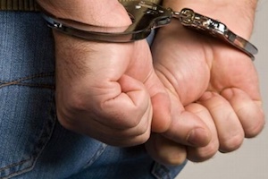 Lo detienen por asesinar a quien le hacía bullying cuando era niño