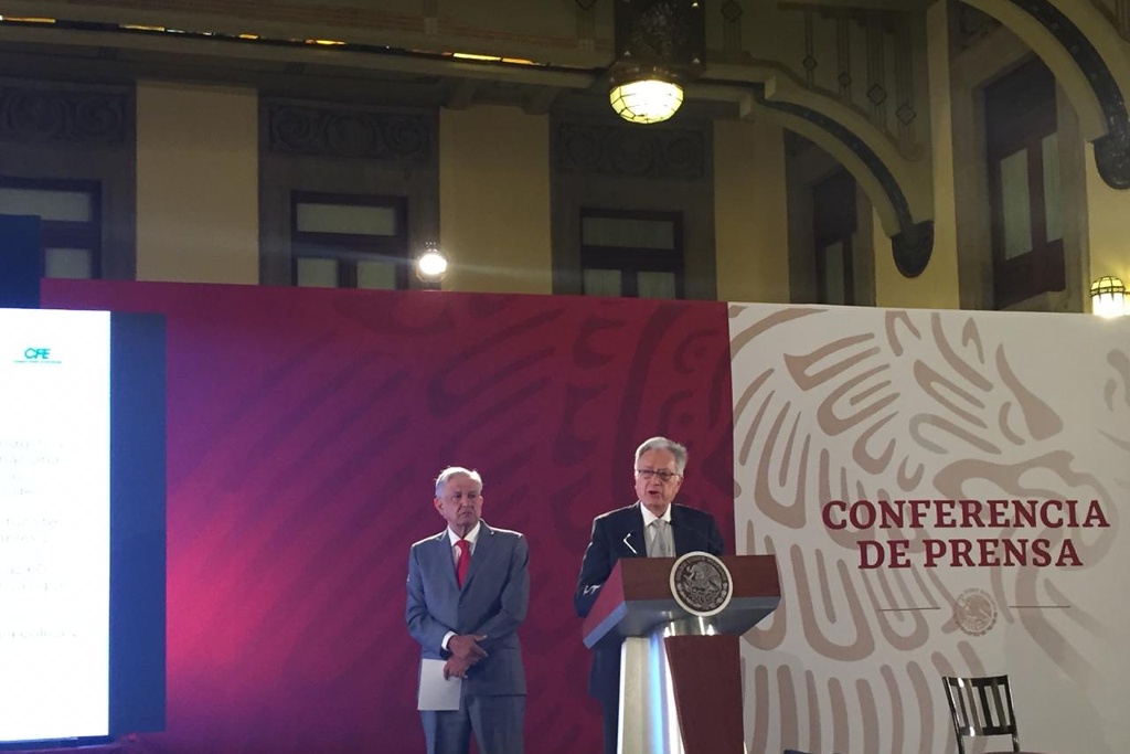 Acusa Bartlett a Felipe Calderón de haberse favorecido con empresas particulares vinculadas a CFE