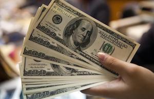 Dólar a la venta en 17.82 pesos en el aeropuerto