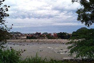 Se eleva nivel del río Bobos; evacúan familias en comunidades de San Rafael