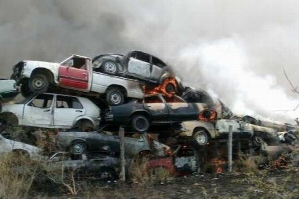 Incendio en corralón de grúas en Minatitlán, Veracruz