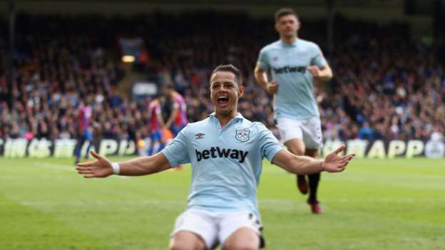 Lesiones en West Ham podrían darle minutos a Chicharito