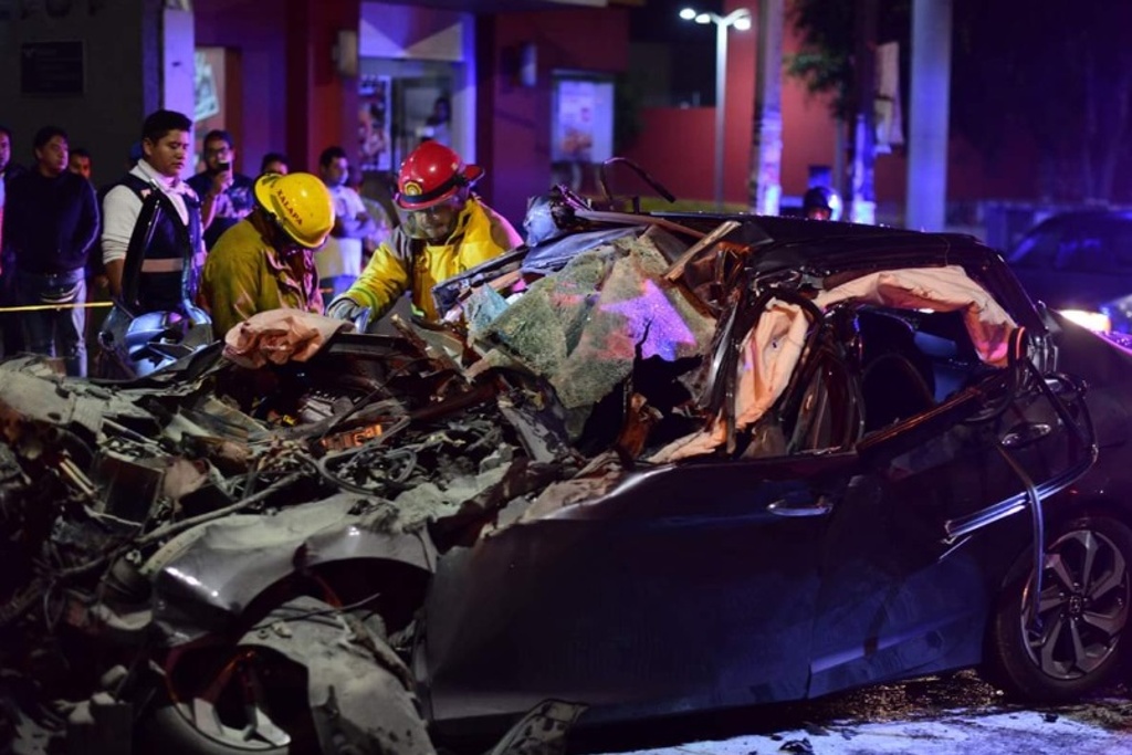 Deja un muerto aparatoso accidente en avenida de Xalapa, Veracruz (+fotos)