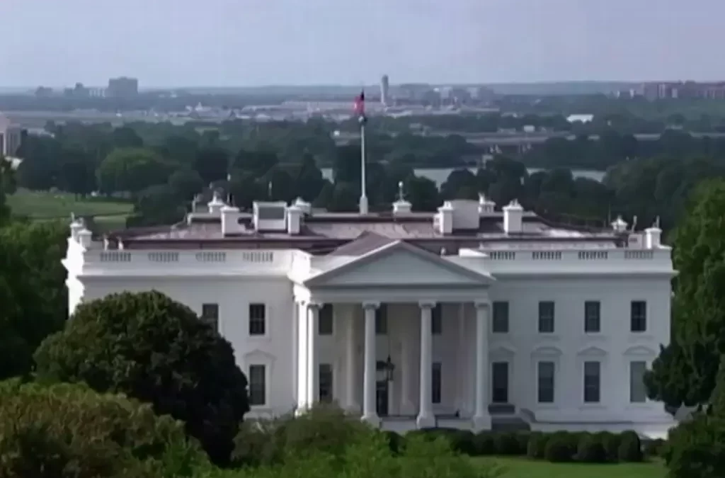 Habrá despidos inminentes por el cierre de gobierno: Casa Blanca