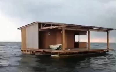 Arrastrado por la corriente, llega restaurante flotante a Alvarado (+Video)