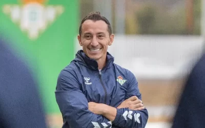 Andrés Guardado arranca su camino como entrenador en España