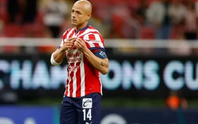 ‘Chicharito’ y Alan Pulido, sin futuro en Chivas