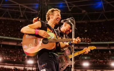 Anitta y Chris Martin alzan sus voces durante festival; esto piden