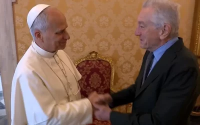 Papa León XlV saludó a Robert de Niro en el Vaticano: ‘Es un placer conocerle’ (+Video)