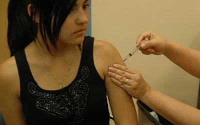 Vacuna contra el virus del papiloma humano previene el cáncer de cuello de útero y es segura, revela estudio