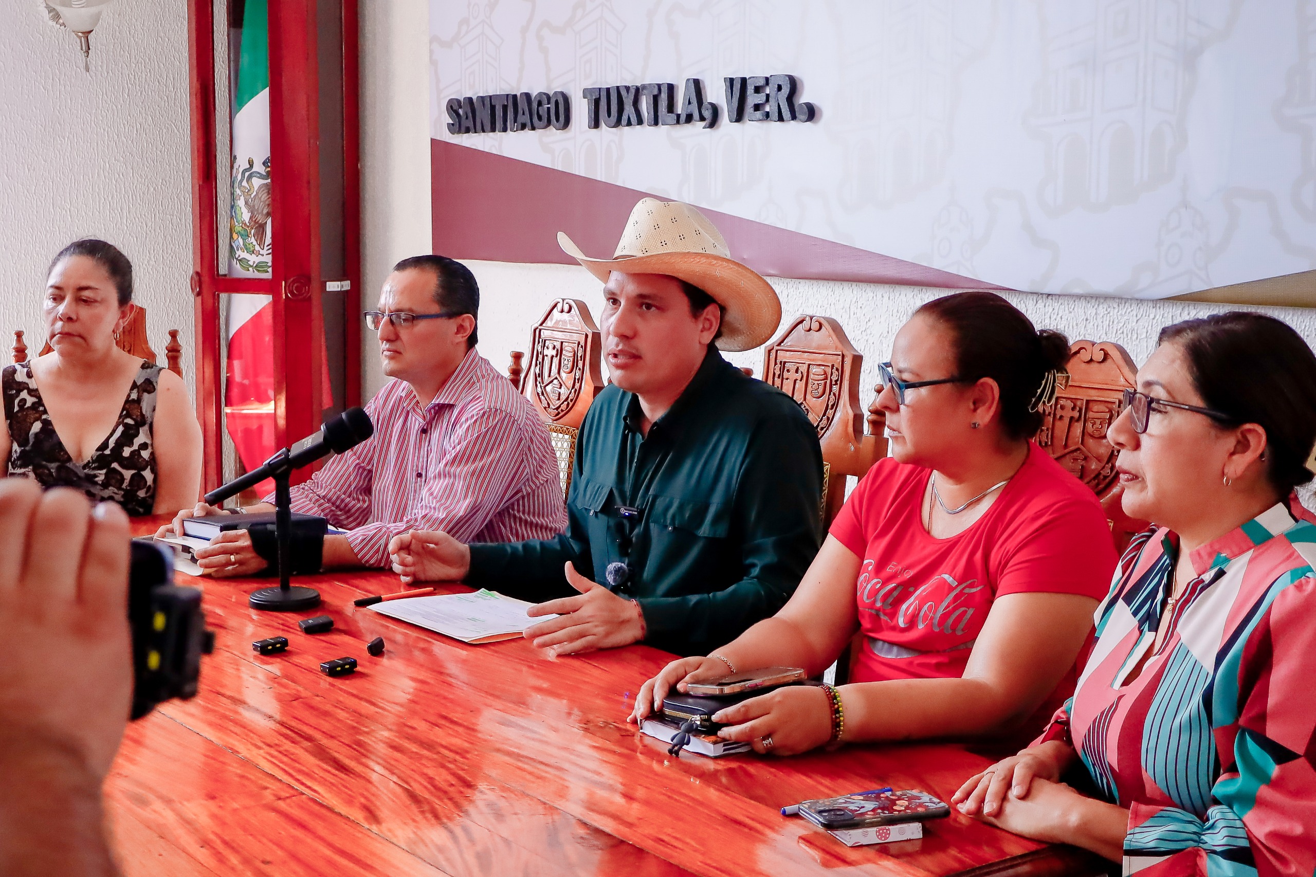 Noé Cadena destapa presunto desfalco por más de 133 millones de pesos en gobierno de Kristel Hernández Topete en Santiago Tuxtla.