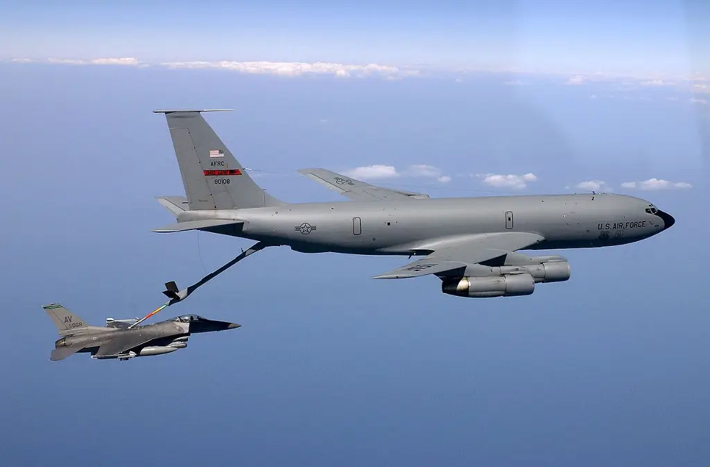 Confirma ejército de EU caída de avión cisterna Stratotanker en Irak