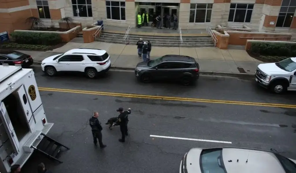 Vinculan con el Estado Islámico a autor de tiroteo en universidad de Virginia