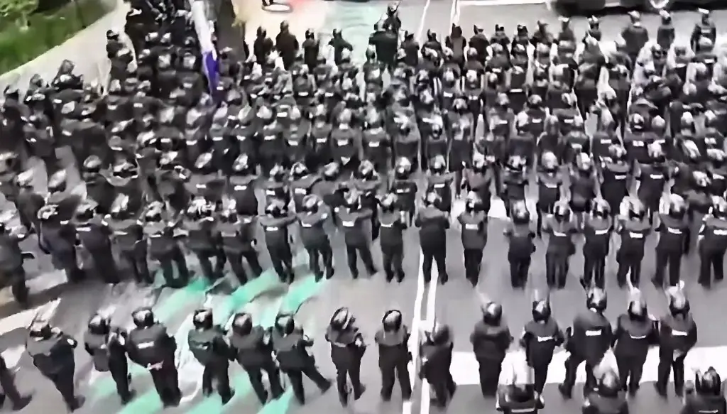 Resguardan Estadio Azteca ante llegada de contingentes de la CNTE (+Video)