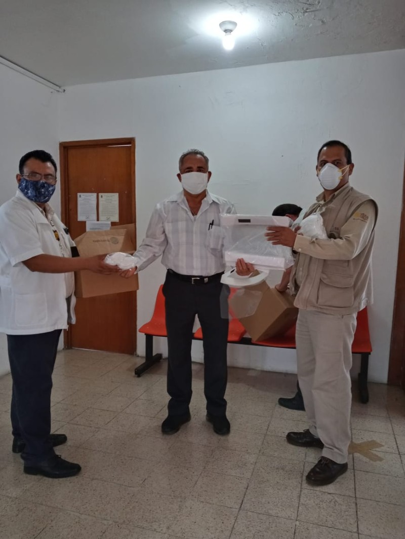 El Lic. Luis Sardiña realiza donación ciudadana de mascarillas y cubrebocas a equipos de trabajo de del programa de Vectores y de Atención Médica