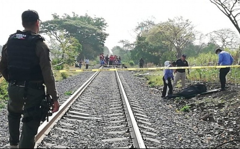 Muere mutilado al ser atropellado por tren carguero en Veracruz