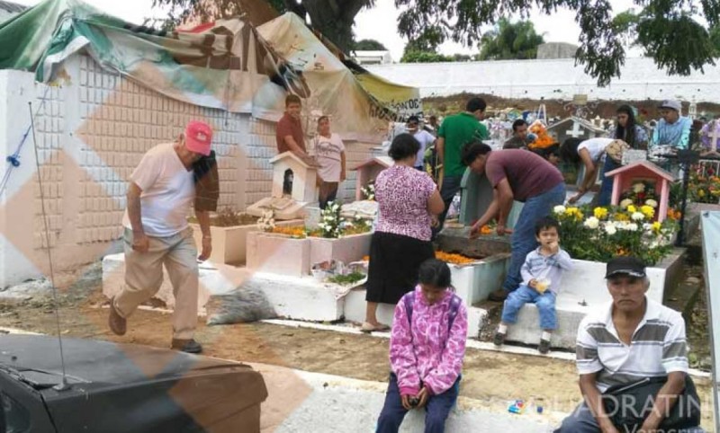 Reducen aforo en panteones de Veracruz para evitar coronavirus