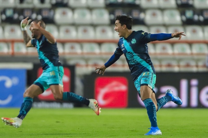 Jugador del Puebla marca el gol más lejano en la historia